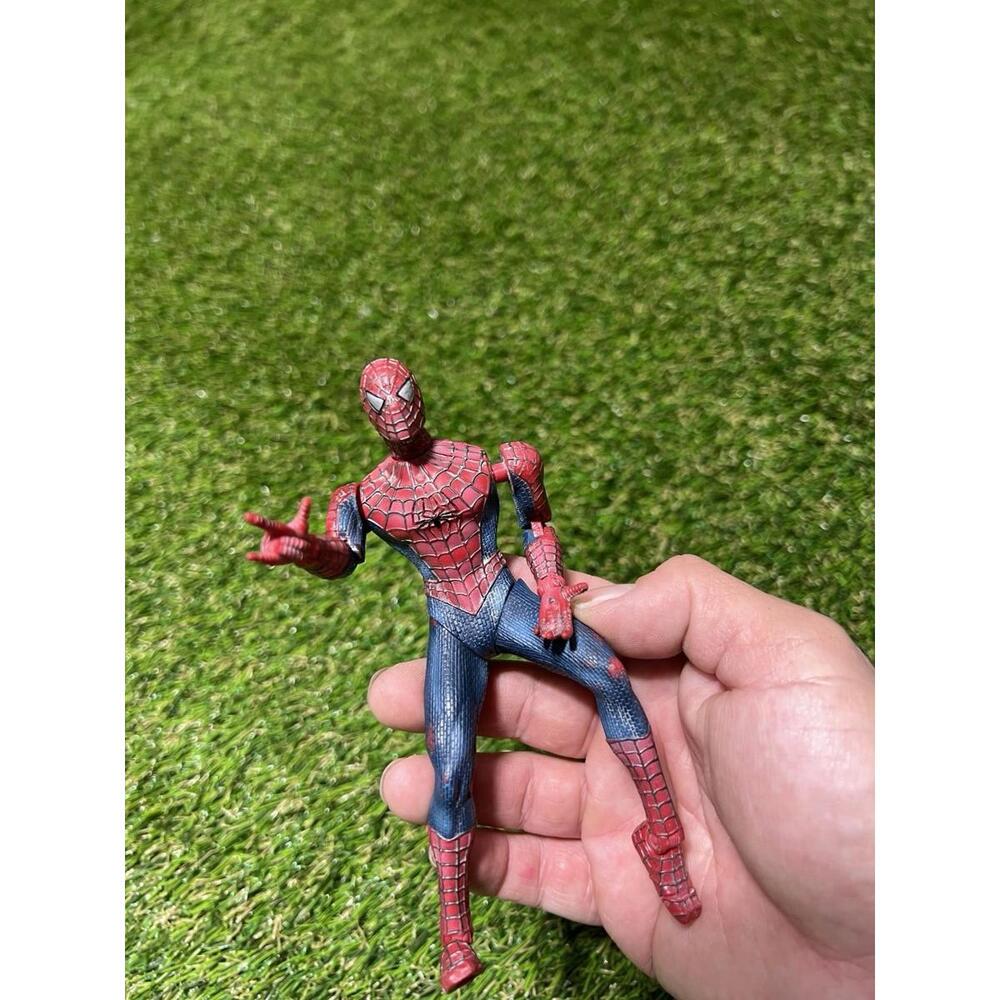 SPIDER-MAN WEB SHOOTING POSABLE ACTION FIGURE.  2004 TOY BIZ MARVEL LEGENDS